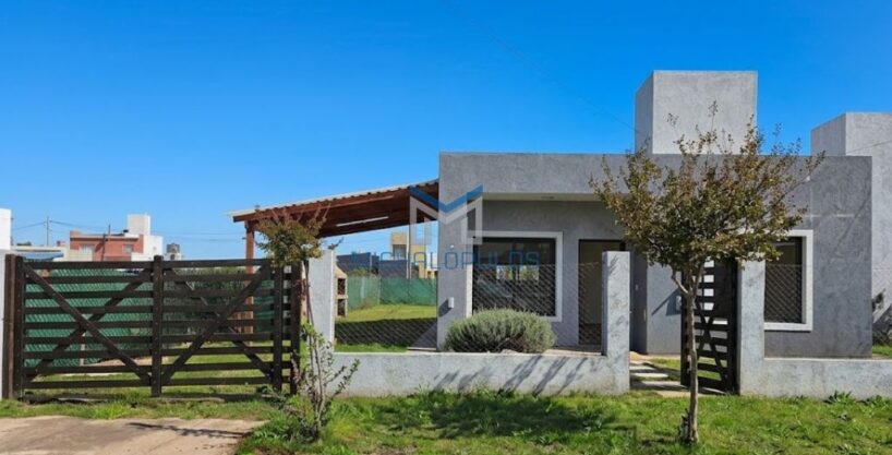Alquiler casa 2 dormitorios en b° Villa Juana Alta Gracia – $700.000